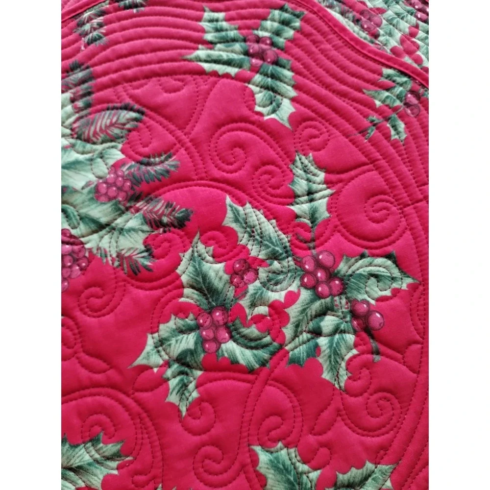 C&F Home Holly Red Round Quilted Christmas Placemats 16